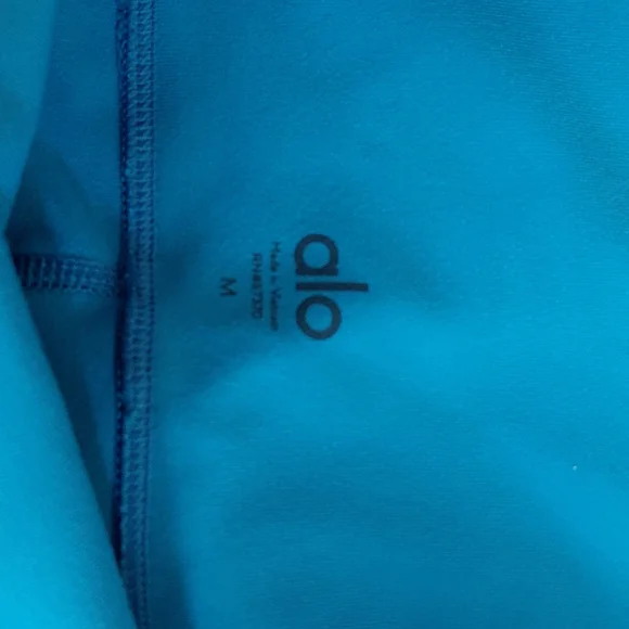 ALO Yoga Leggings — Full Length Activewear - Picture 3 of 3